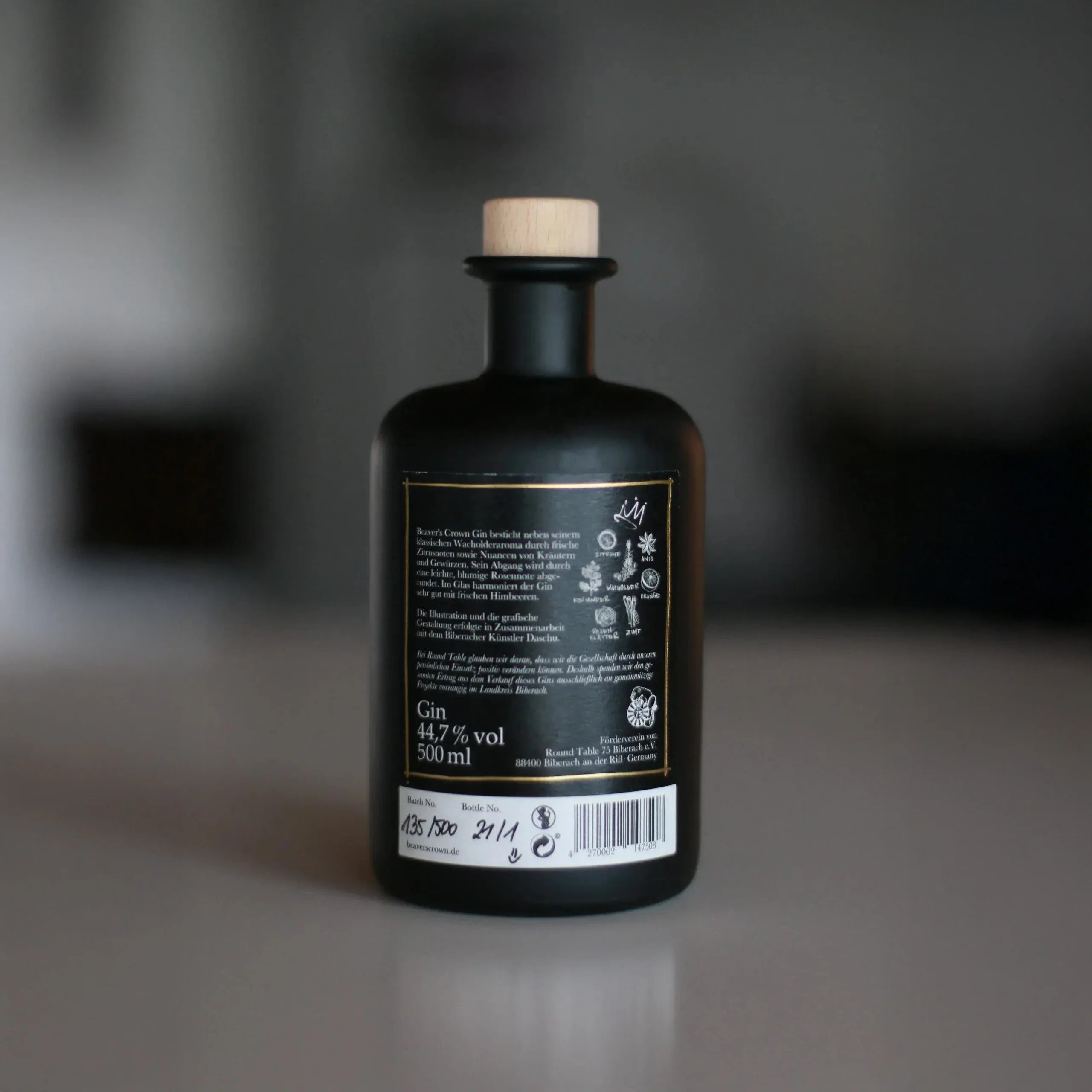 Beaver’s Crown Gin with Pin – Round-Table-Edition