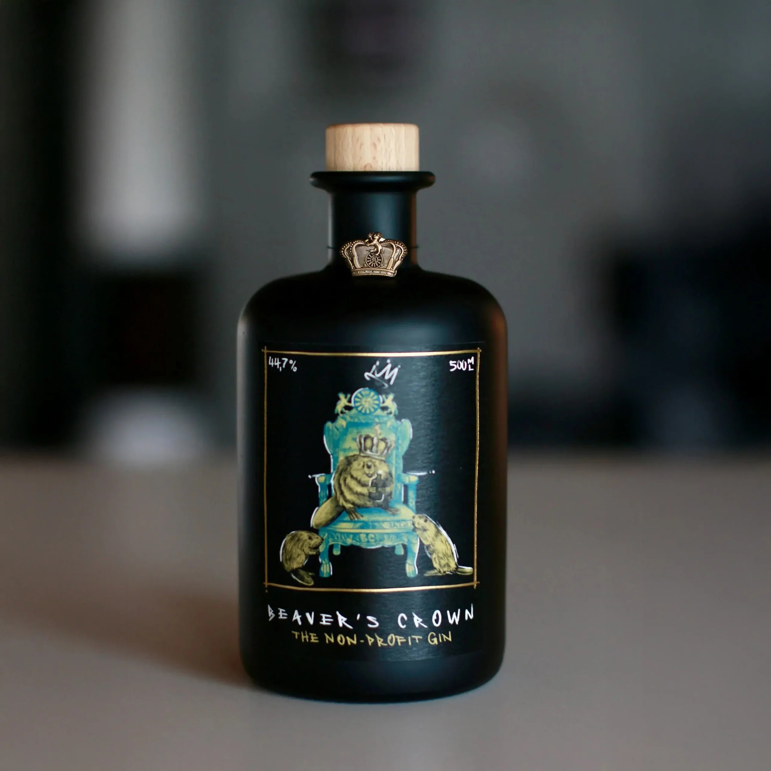 Beaver’s Crown Gin with Pin – Round-Table-Edition